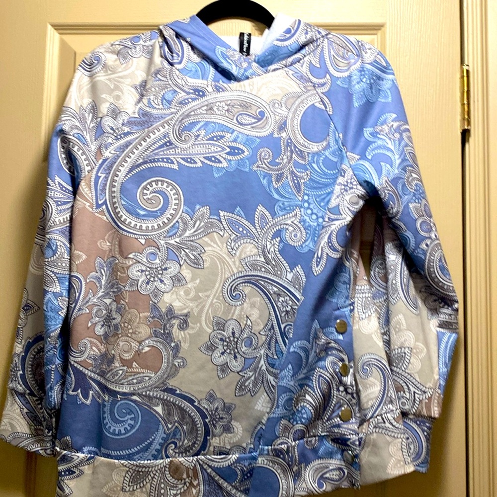 Just fashion now pull over hoodie, silver buckles on the sides, blue & white M
